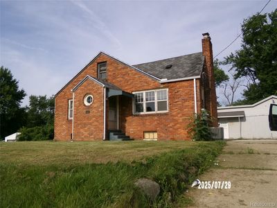 3052 S Center Rd, Burton, MI, 48519