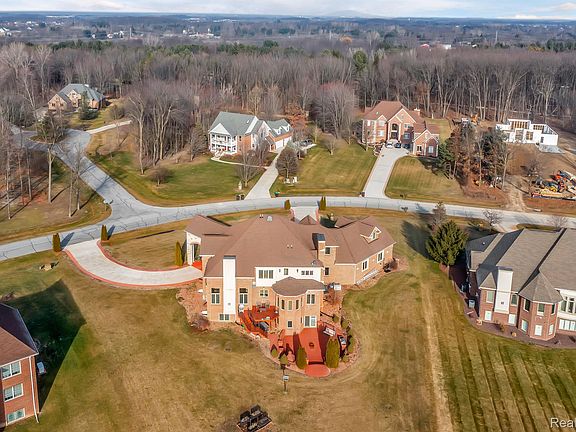 2nd image of 277 Brittany Ln