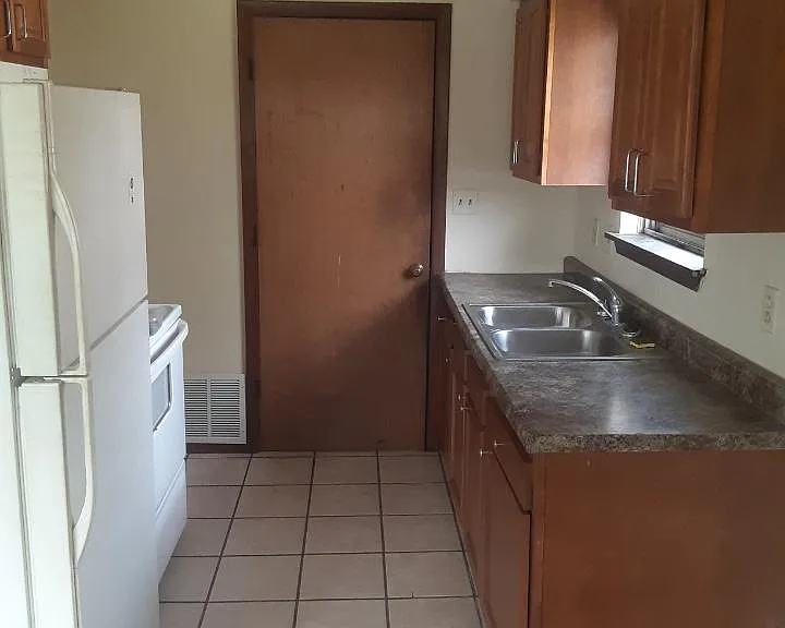 101 Sanders Ct #4 — Photo 3