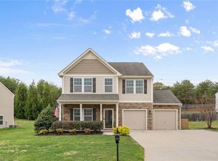 4227 Lochurst Dr, Pfafftown, NC 27040