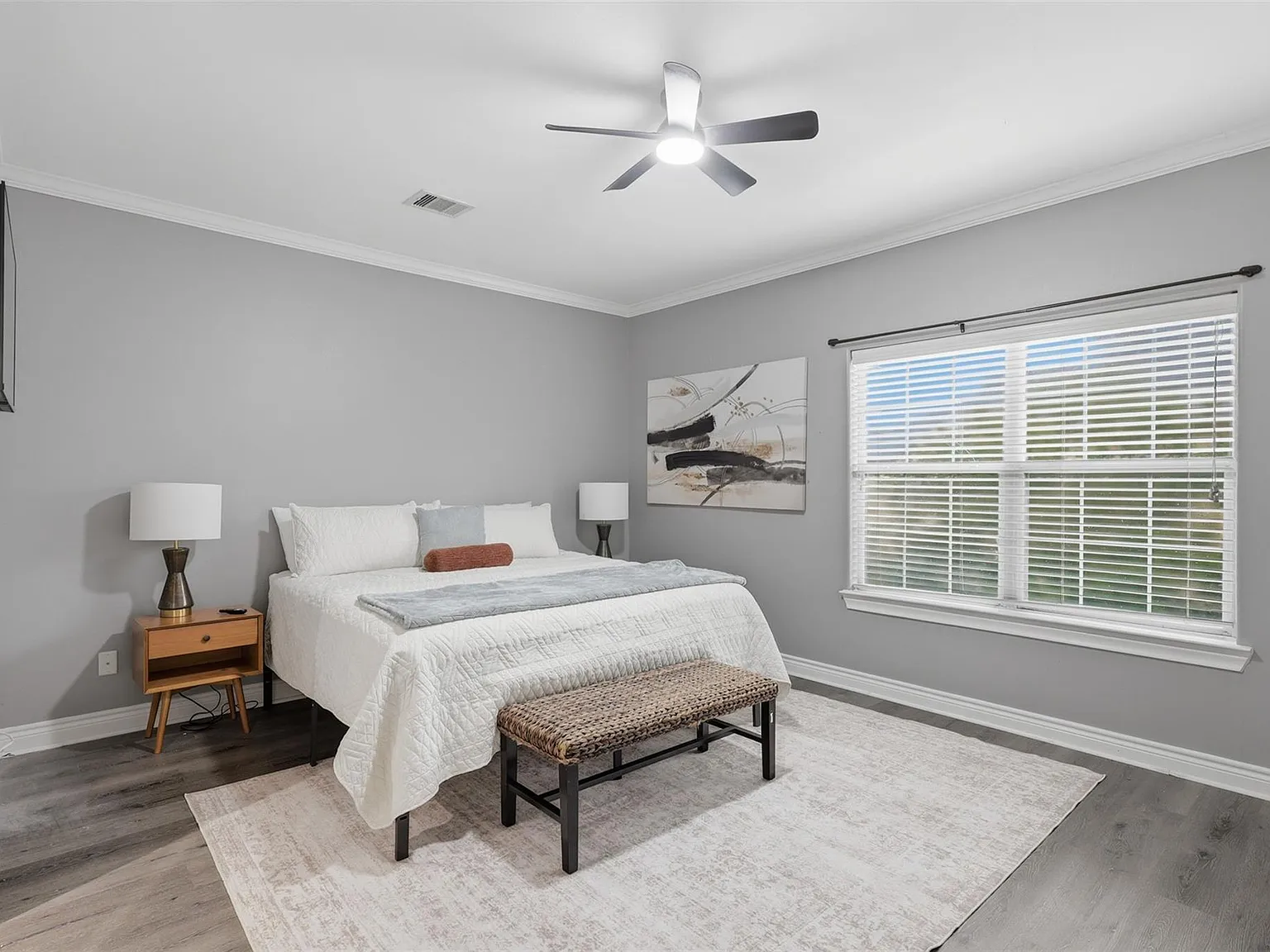 3 bed, 2.5 bath, 1908 sqft, $3,700 — Photo 2