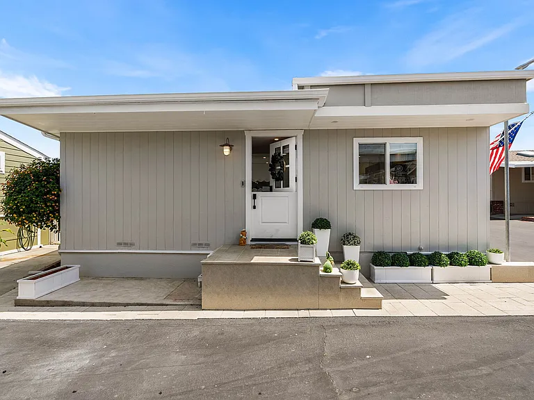 8 Saratoga — Photo 44