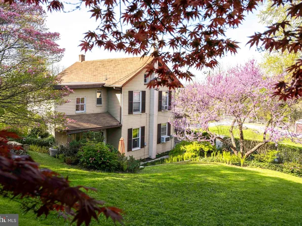 5348 Strasburg Rd, Kinzers, PA 17535