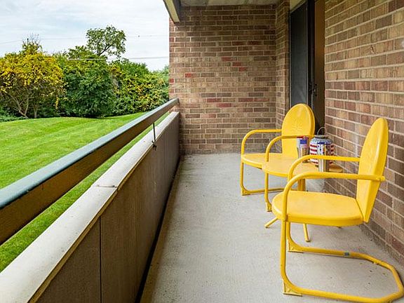 balcony (specific units only!)