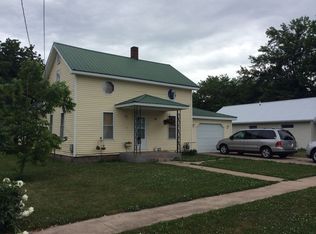 215 W Chestnut St, Mt Sterling, IL 62353