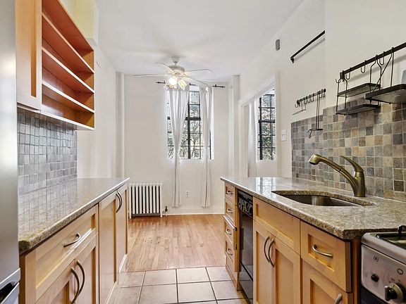 5th image of 116 Pinehurst Ave APT D5
