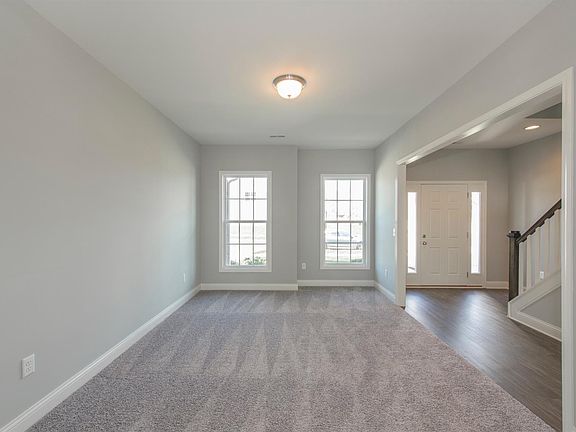 4th image of 439 Estrella Dr