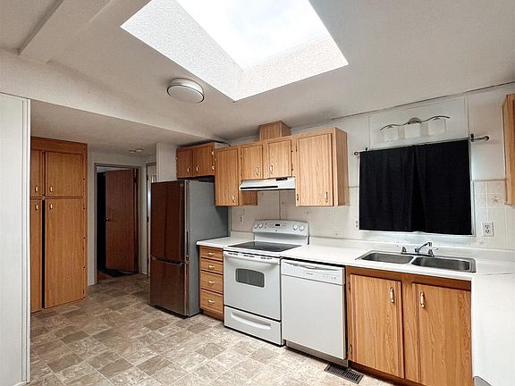 4th image of 4912 52nd St