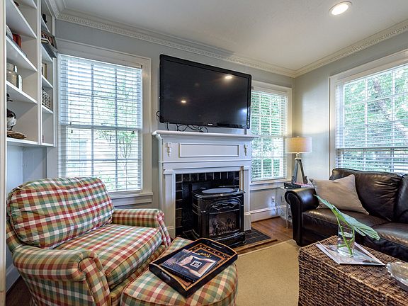 5th image of 3844 Creswell Ave