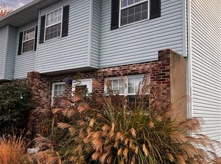 204 Briarwood Ct, New Paltz, NY 12561