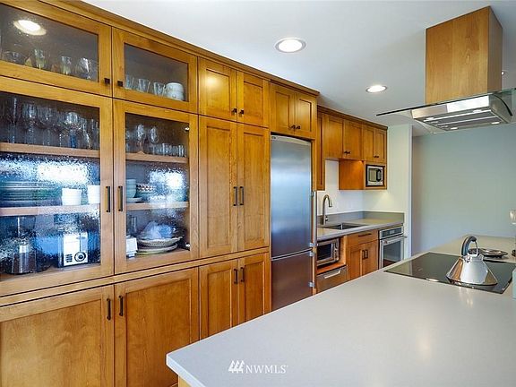 3rd image of 157 Madison Ave N