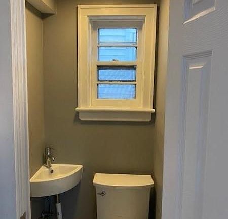 4th image of 54 Rutgers St