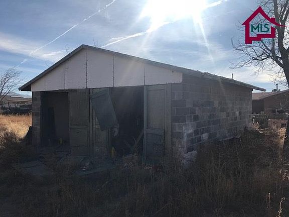 4th image of 380 Vargas St