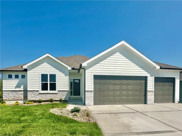 13900 NW 75th St, Parkville, MO 64152