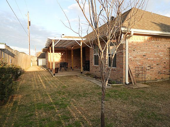 3rd image of 407 Austin Acre