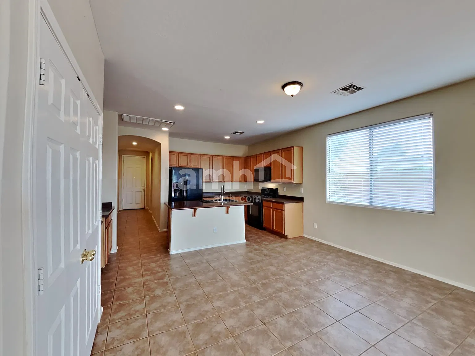 4 bed, 3.0 bath, 1825 sqft, $2,250 — Photo 4