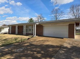 10116 Pinehurst Dr, Saint Louis, MO 63114
