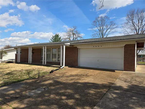 10116 Pinehurst Dr, Saint Louis, MO 63114