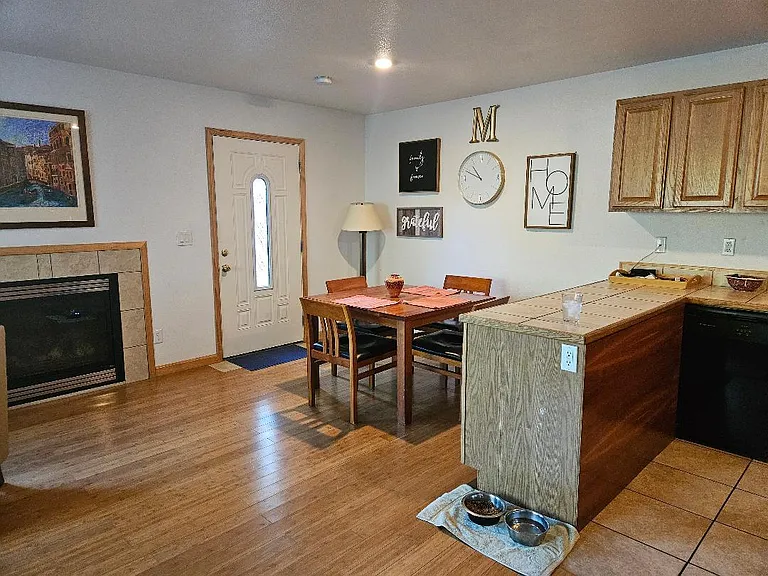 524 Spruce St — Photo 4