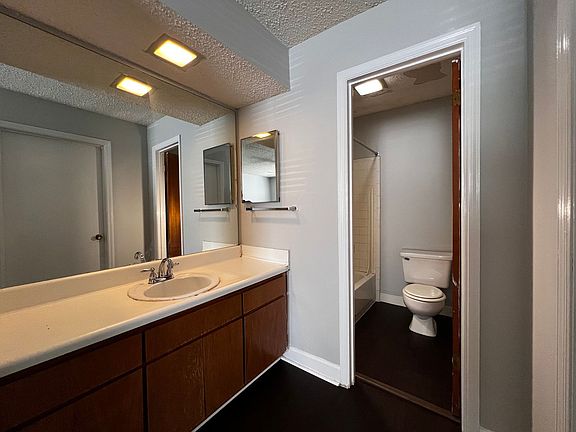 5th image of 210 Appleby Dr APT 218