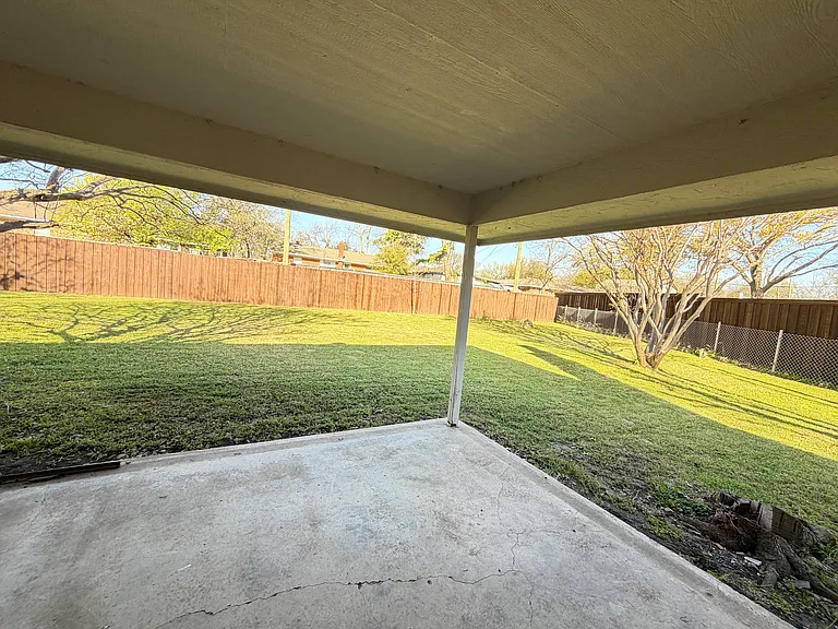 300 Woodhollow Ct — Photo 3
