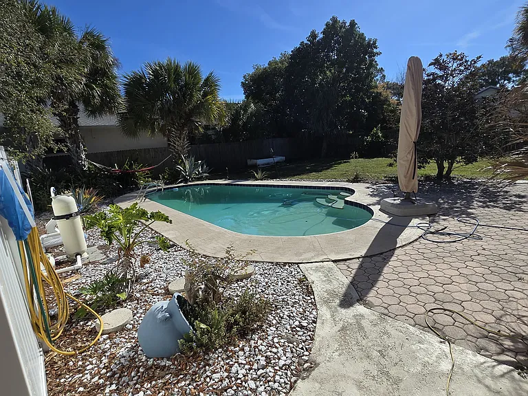 385 Banana Blvd — Photo 13