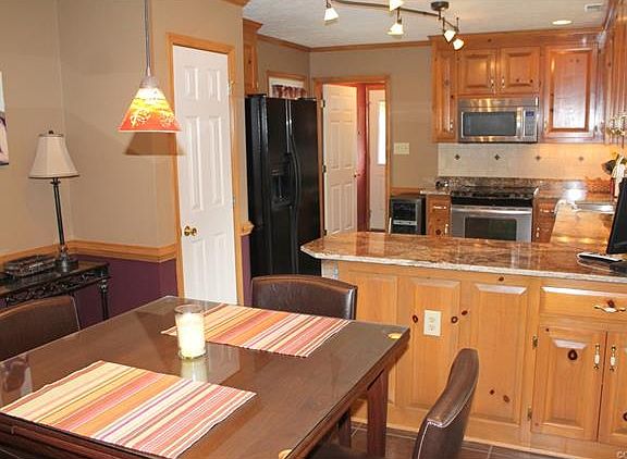 5th image of 5401 White Oak Dr