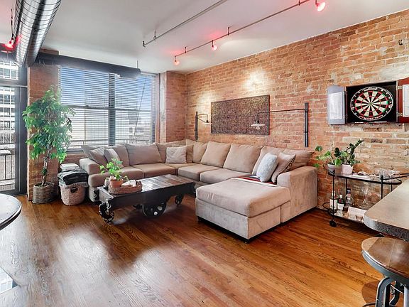 2nd image of 520 W Huron St APT 406