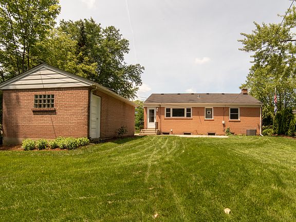 3rd image of 731 Deerpath Dr N