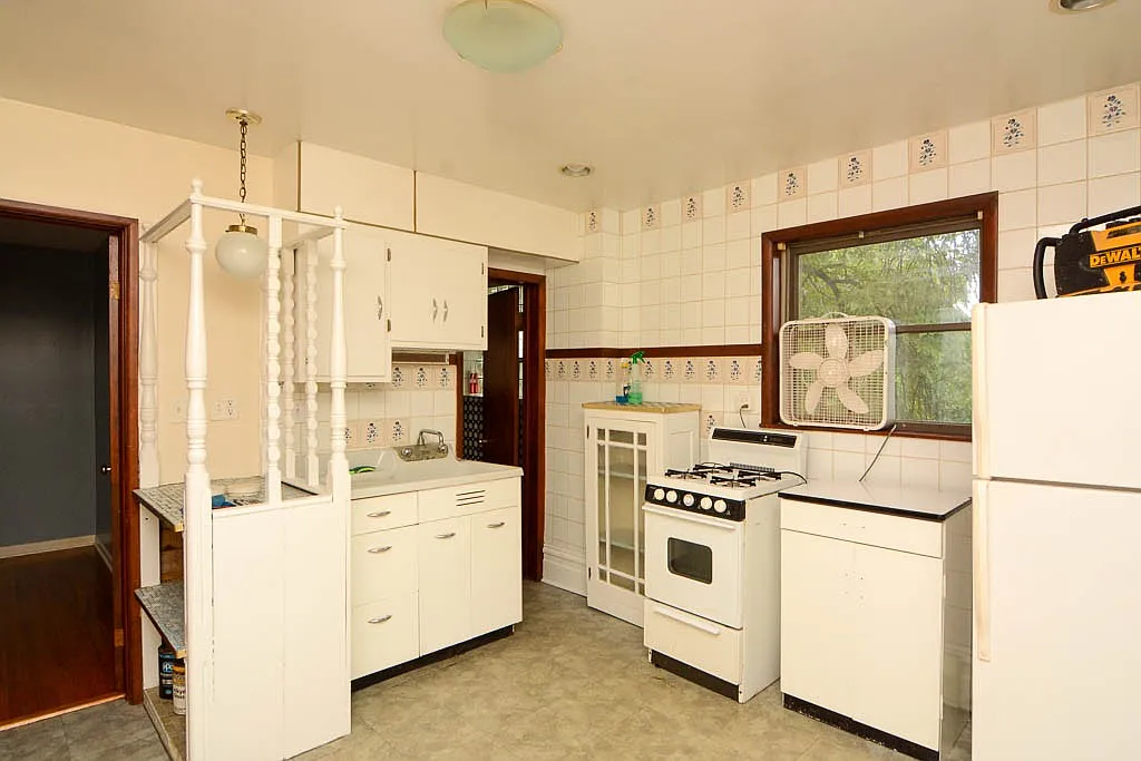 Awesome 2 Bed, 1 Bath at Shakespeare + California (Logan Square) — Photo 3