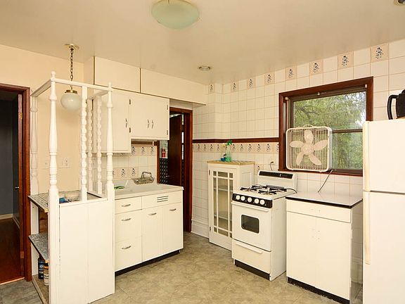 3rd image of 2825 W Shakespeare Ave #3