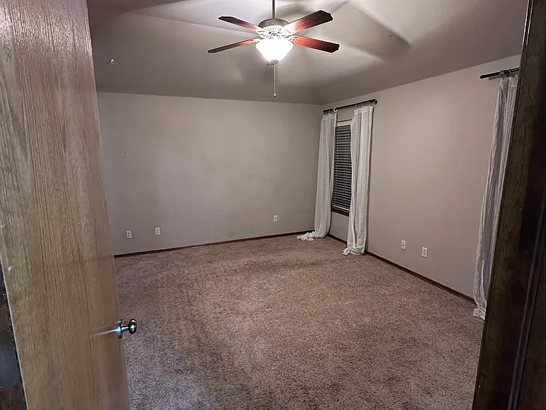 528 Madeline Ln — Photo 7