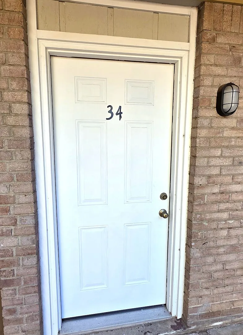 Newley Remodeled 1 Bed, 1 Bath Apartment at Monterey Square — Photo 3