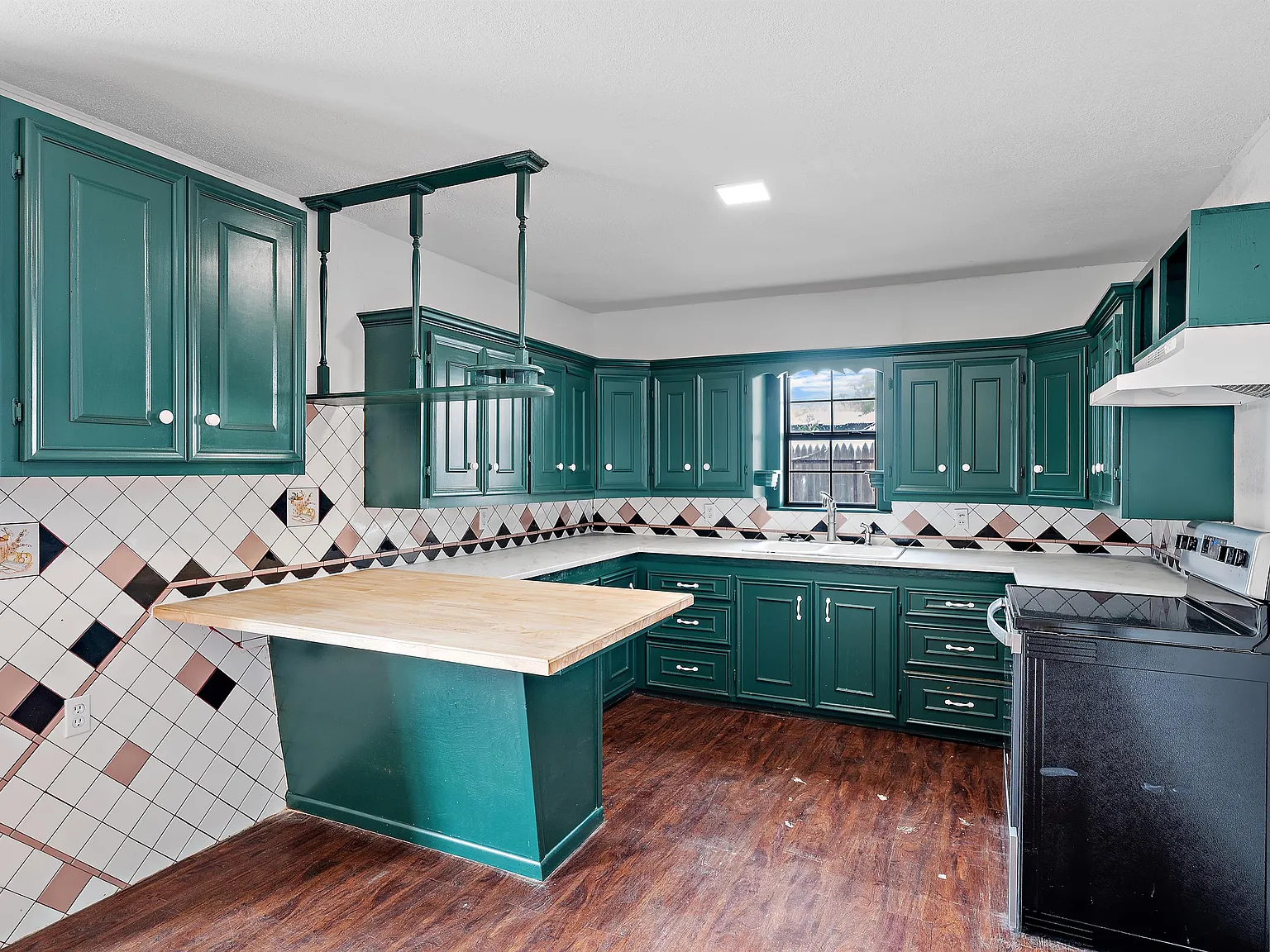 216 South Avenue D - 1 — Photo 4