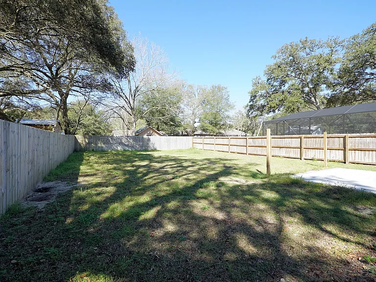 1568 Pine St — Photo 37