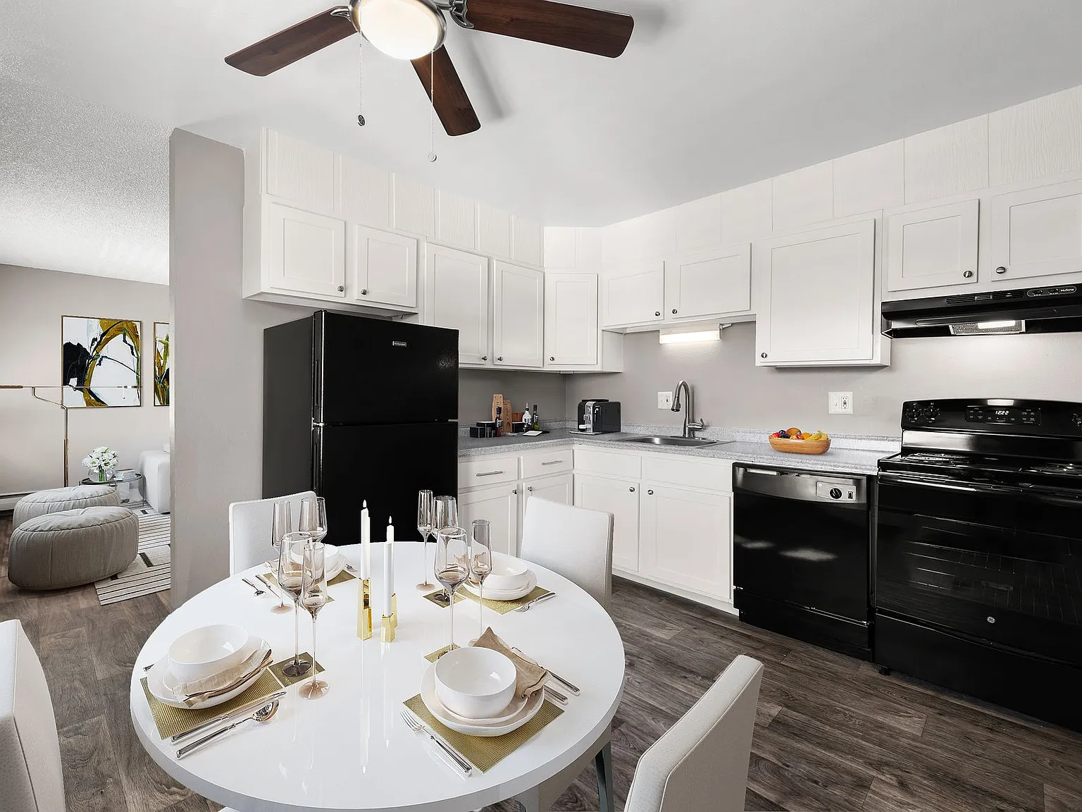 Crestone Apartments — Photo 4