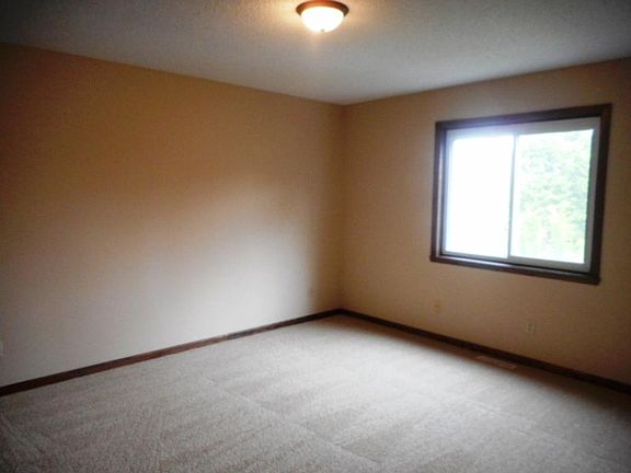 5th image of 3749 Goodwin Ct N