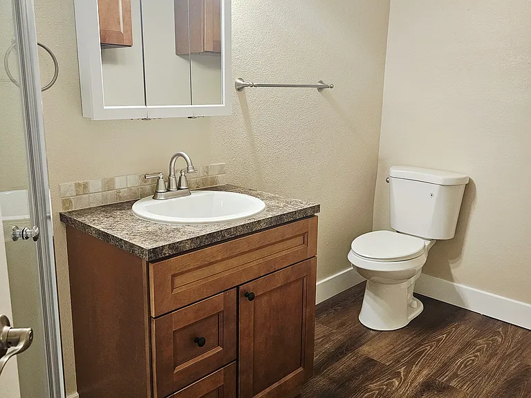 1561 N Manzanita St — Photo 13