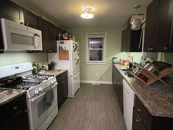 3rd image of 95 Foster St