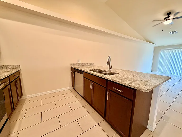 1314 SW Trafalgar Pkwy — Photo 7
