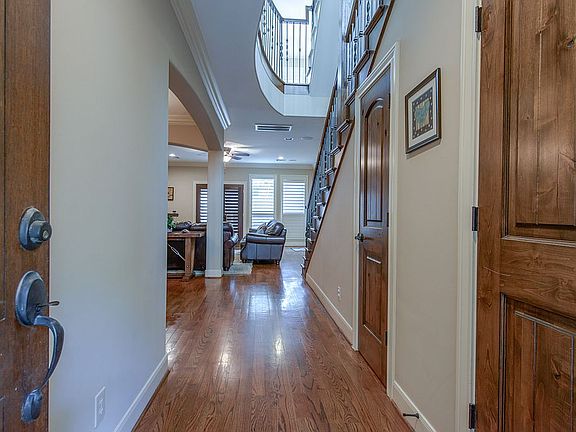 3rd image of 1107 Peveto St