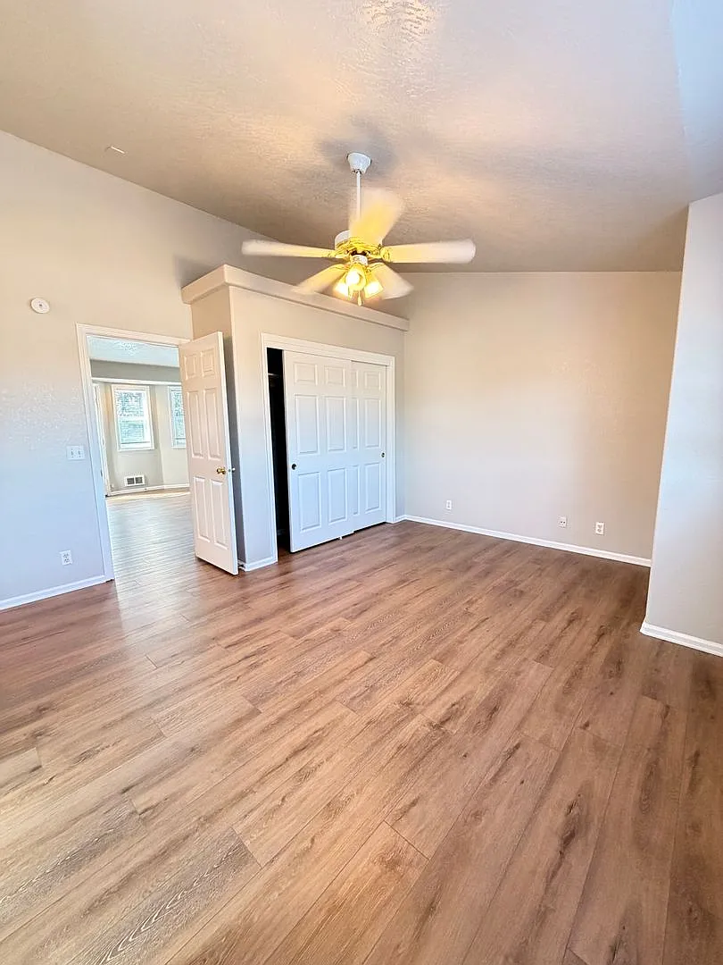 1-Bedroom unit with 2-car Garage and fenced yard — Photo 1