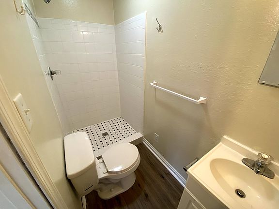 3rd image of 203 Wilcox St