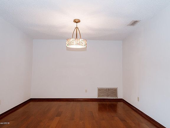 4th image of 1423 Gleneagles Way