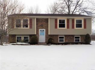 8161 Scotia Ln, Liverpool, NY 13090