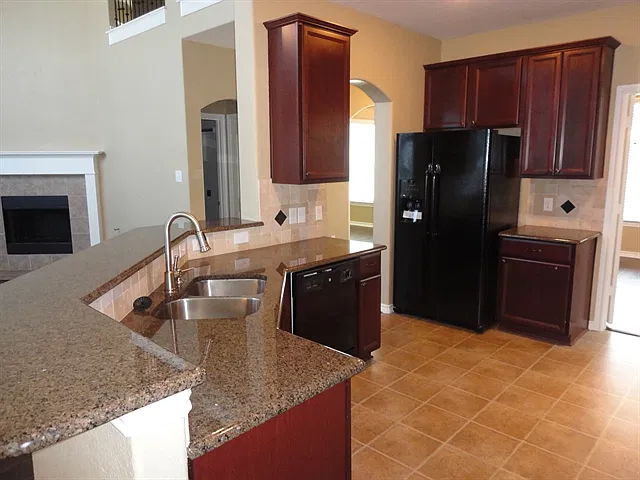4 bed, 3.5 bath, 3569 sqft, $3,565 — Photo 3