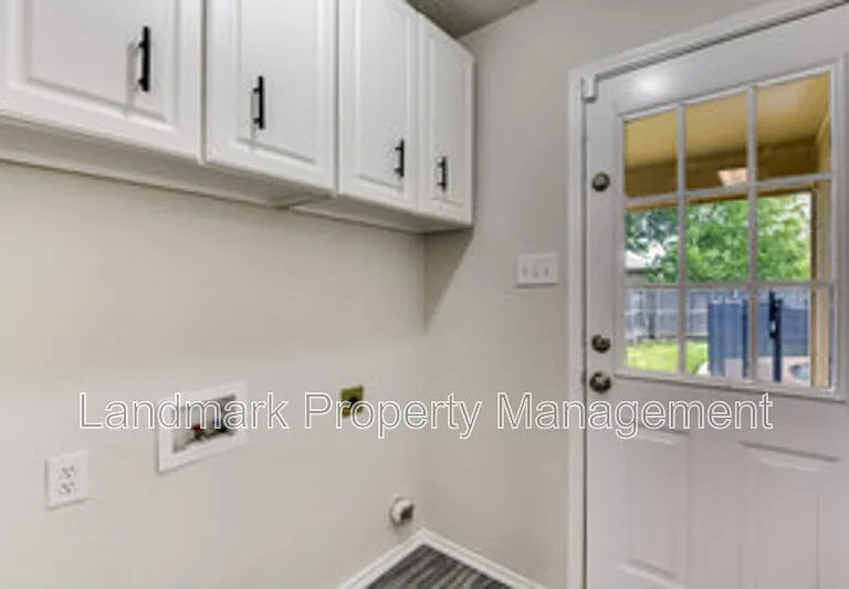 625 Hollyberry Dr — Photo 13