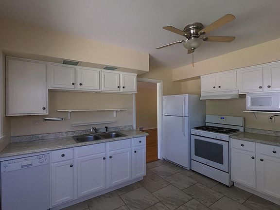 Kitchen with dishwasher