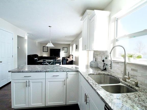 3rd image of 8065 Maureen Dr