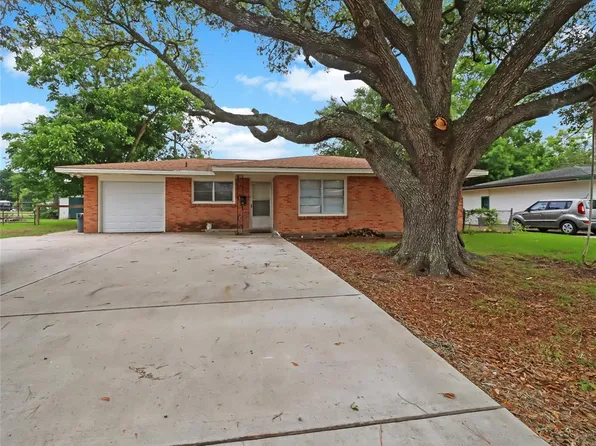 205 Cedar Dr, Hitchcock, TX 77563